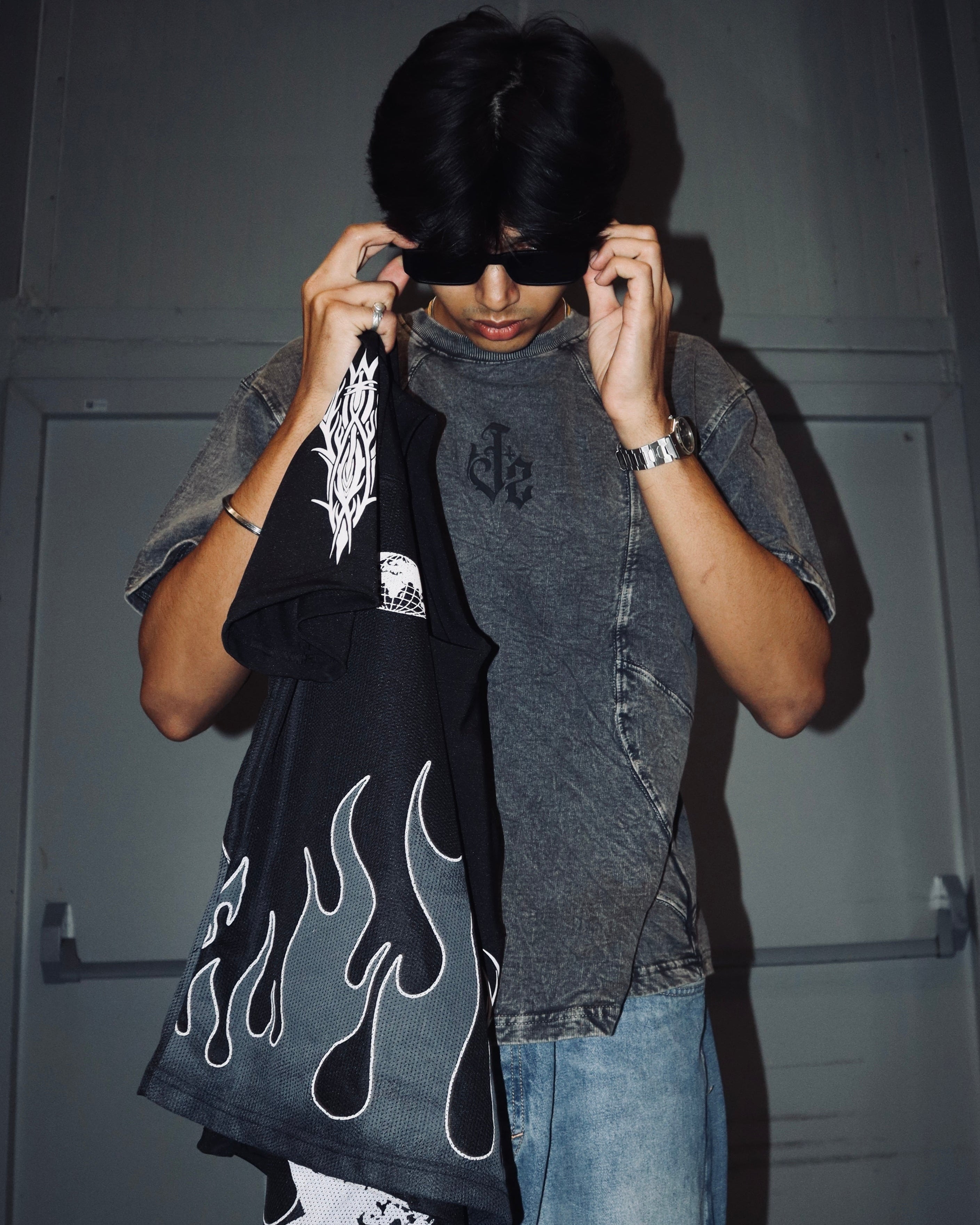 DEAD SEASON OVERSIZED TEE